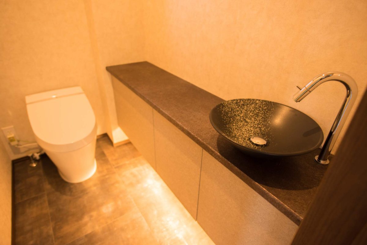 トイレの水漏れ防止術と快適さを保つための点検と工夫に関する考察